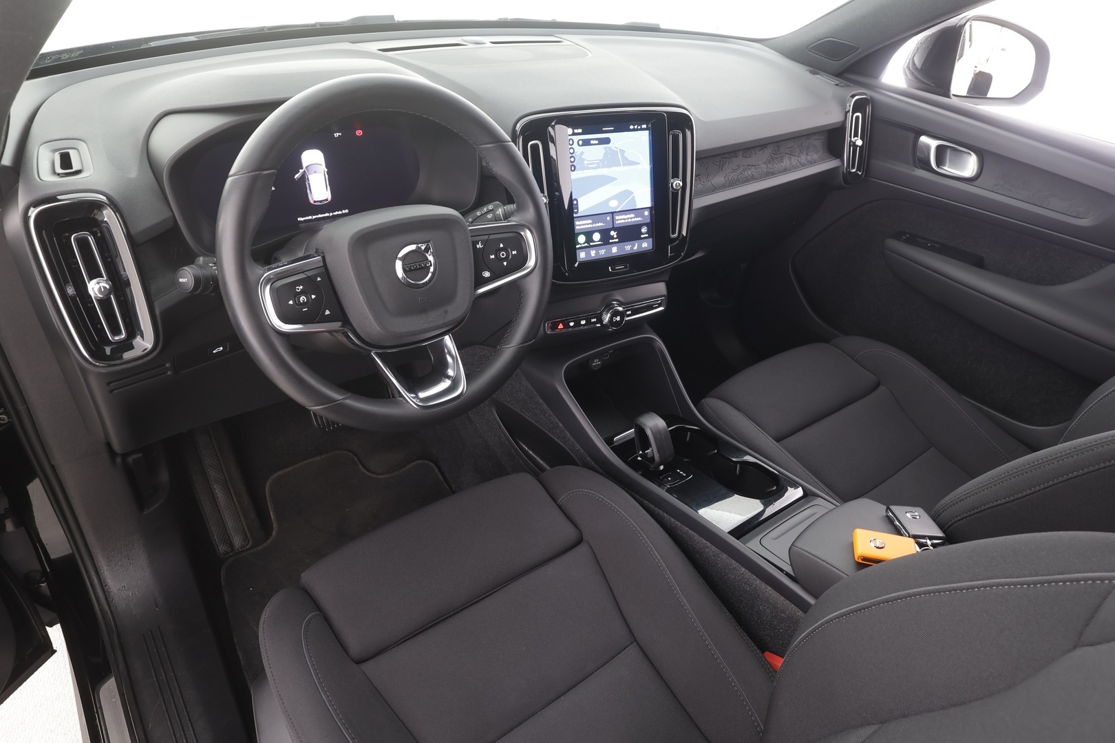 VOLVO XC40 2023