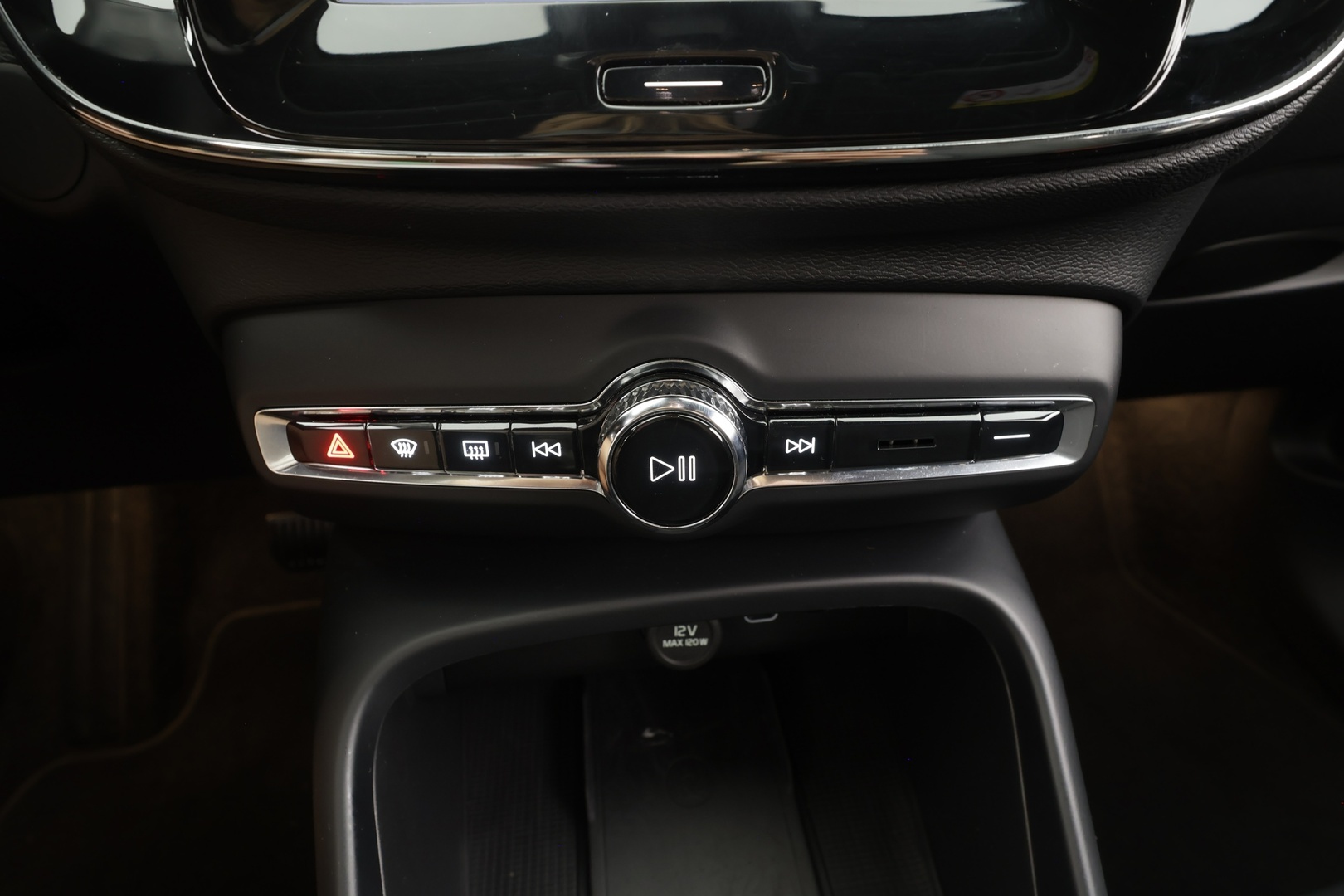 VOLVO XC40 2023