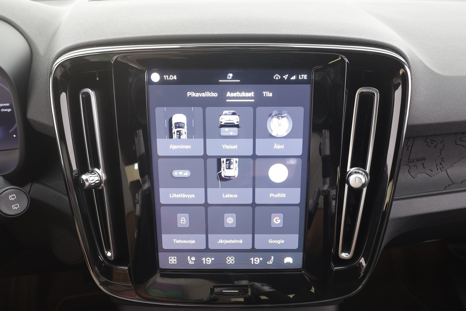 VOLVO XC40 2023