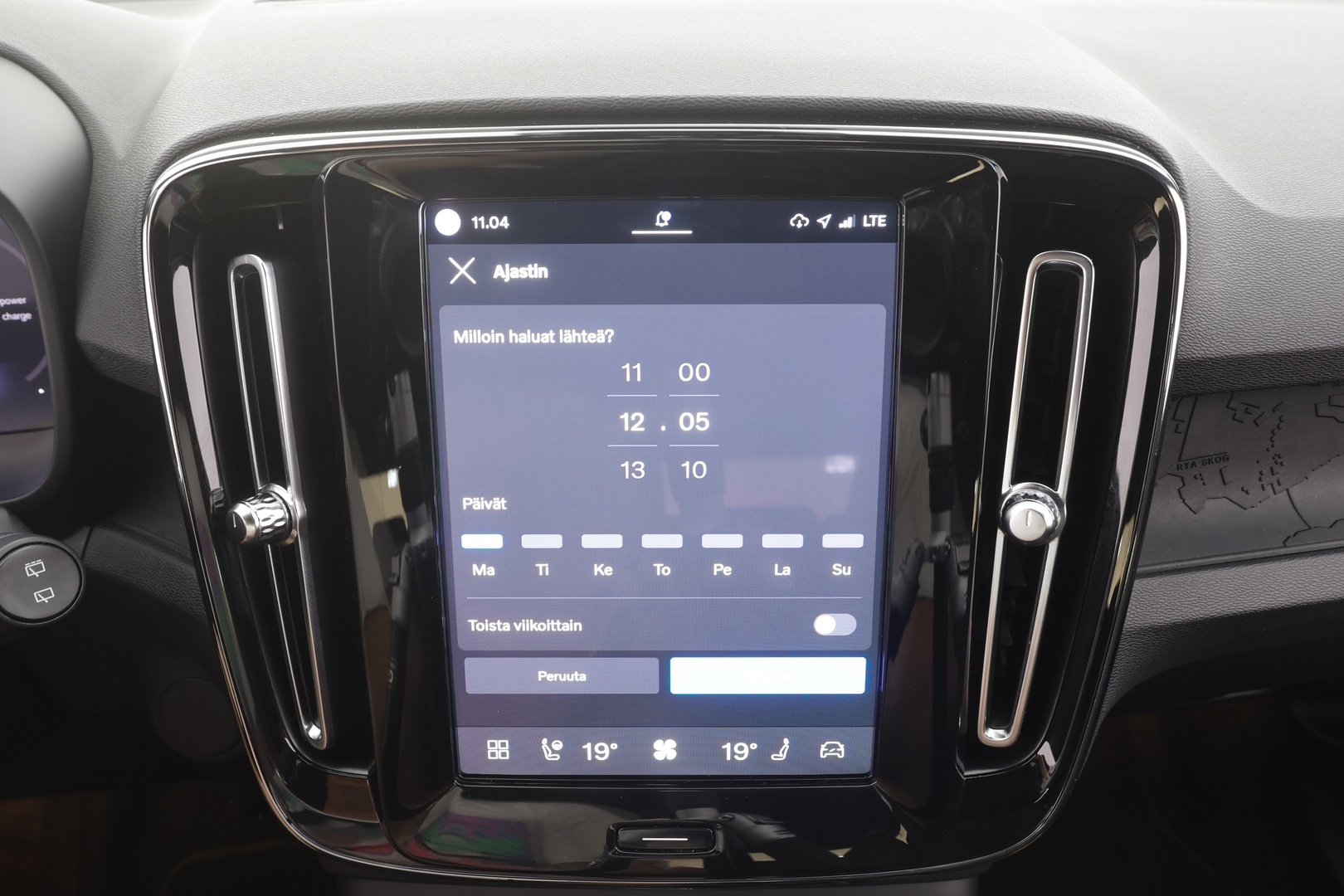 VOLVO XC40 2023