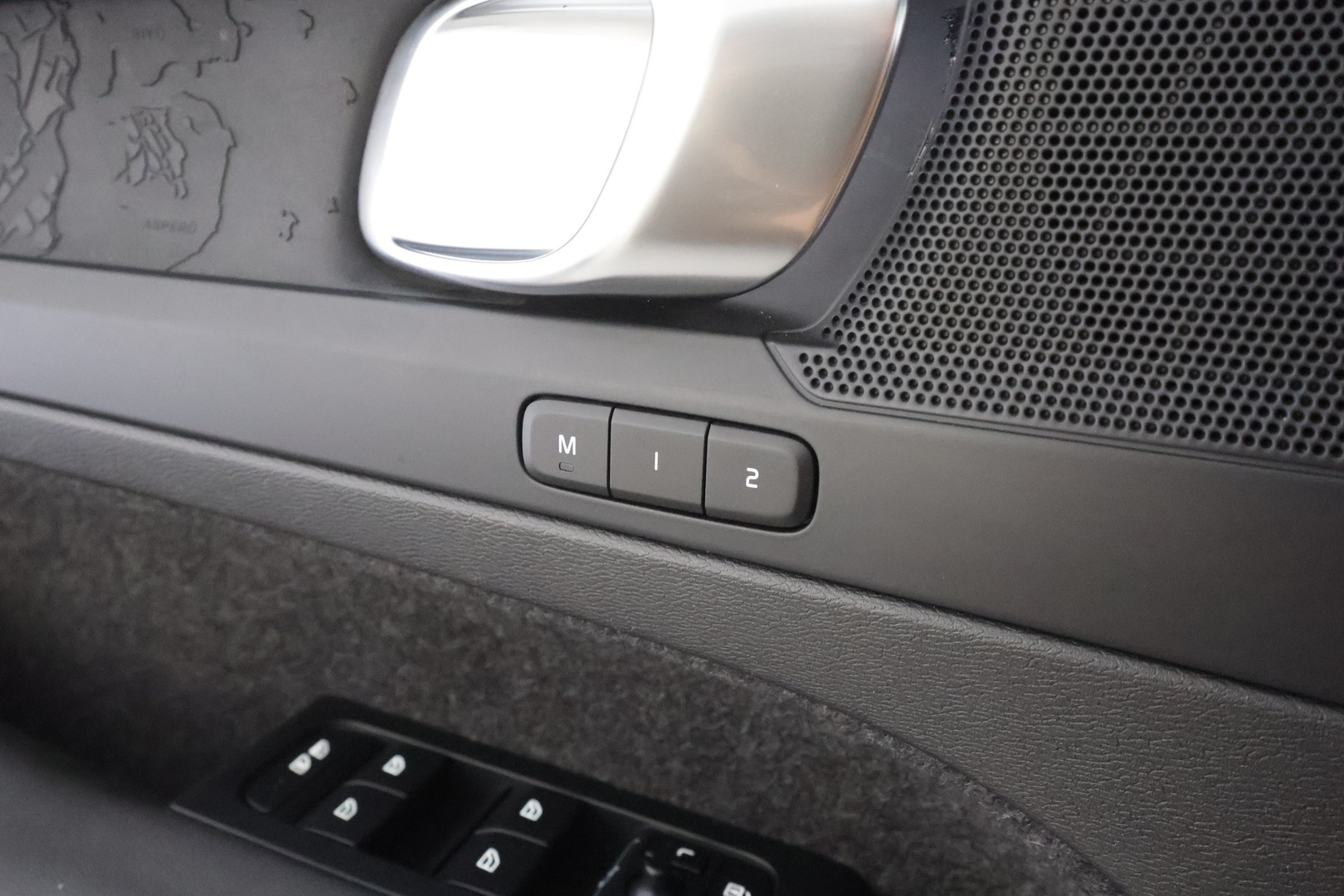 VOLVO XC40 2023