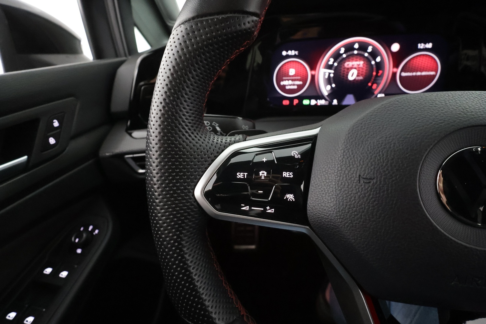 VOLKSWAGEN GOLF 2023