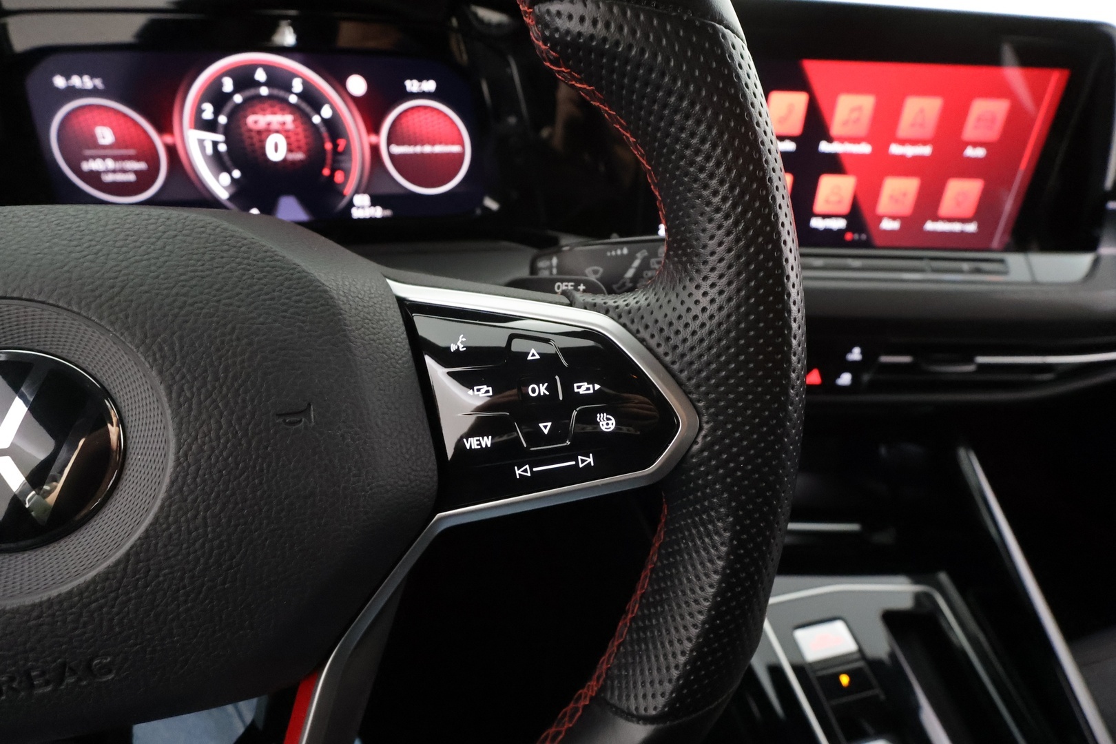 VOLKSWAGEN GOLF 2023