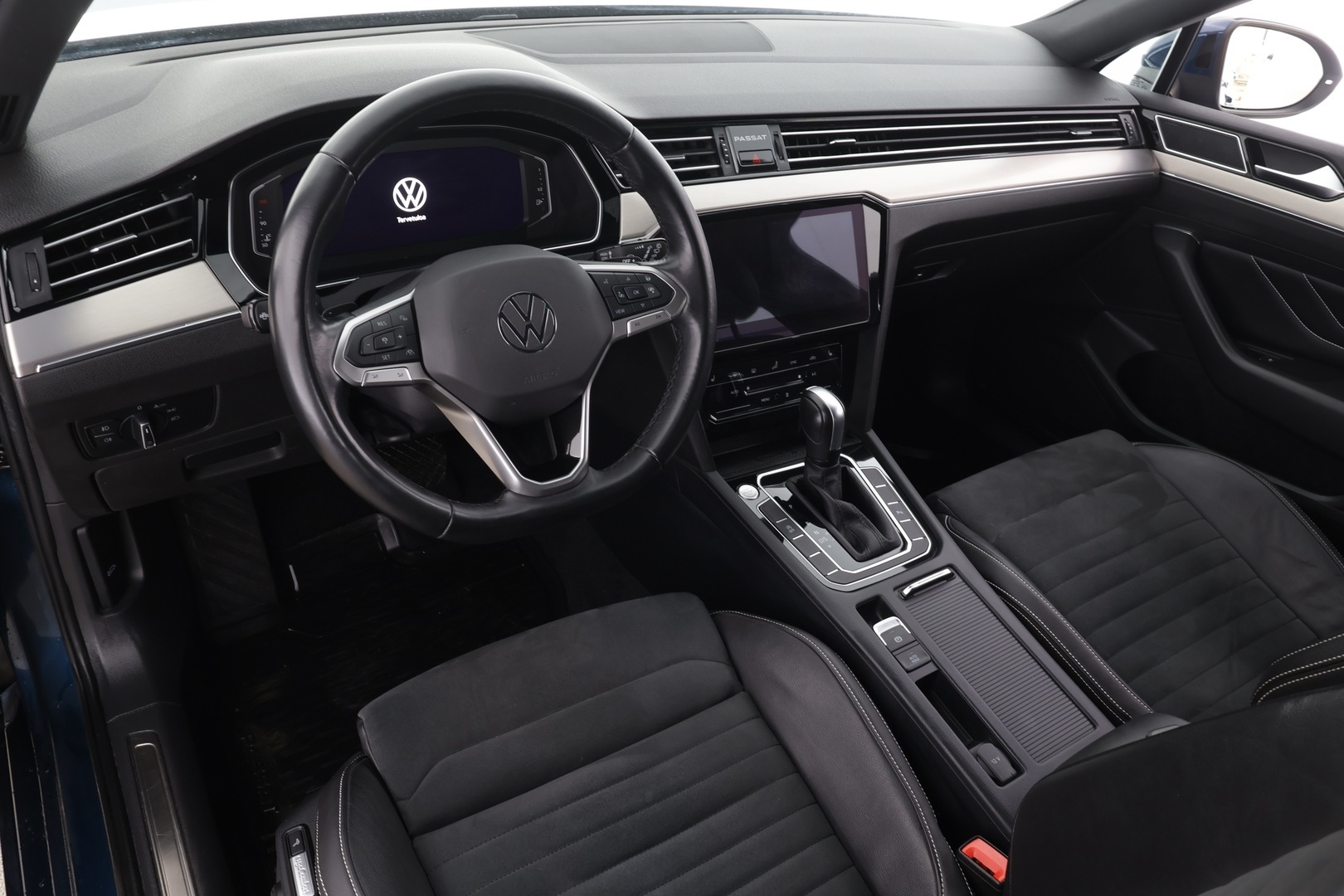 VOLKSWAGEN PASSAT 2023