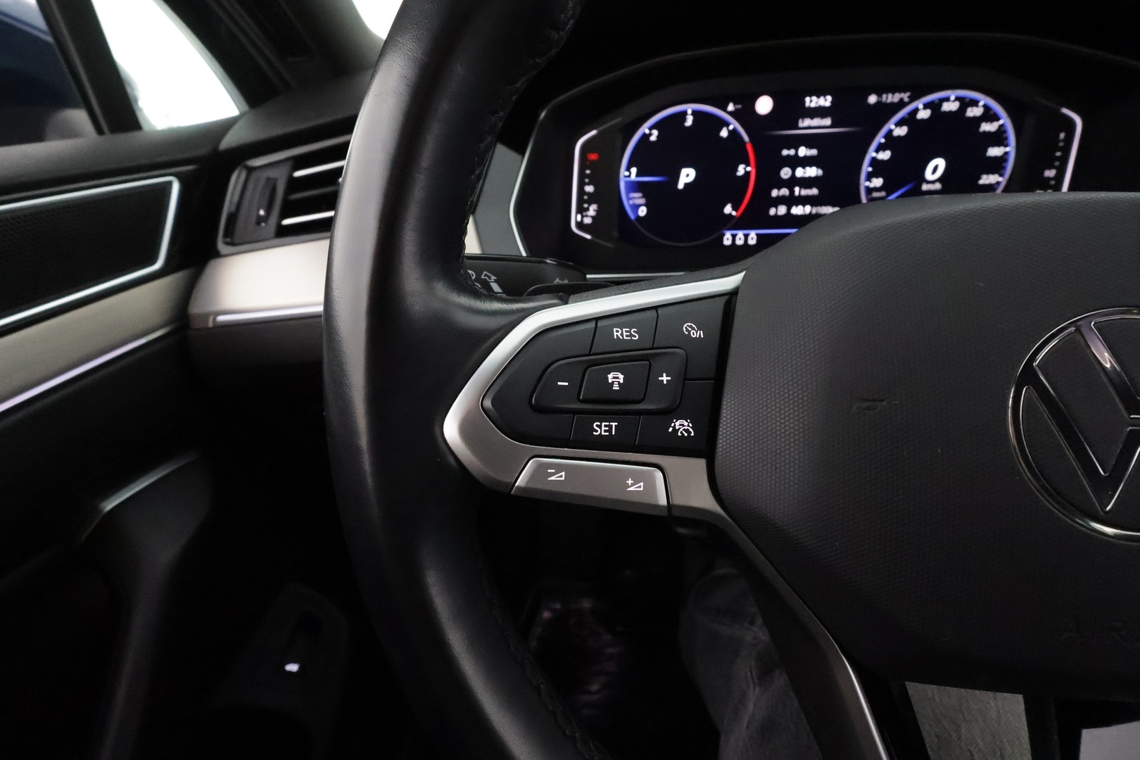 VOLKSWAGEN PASSAT 2023