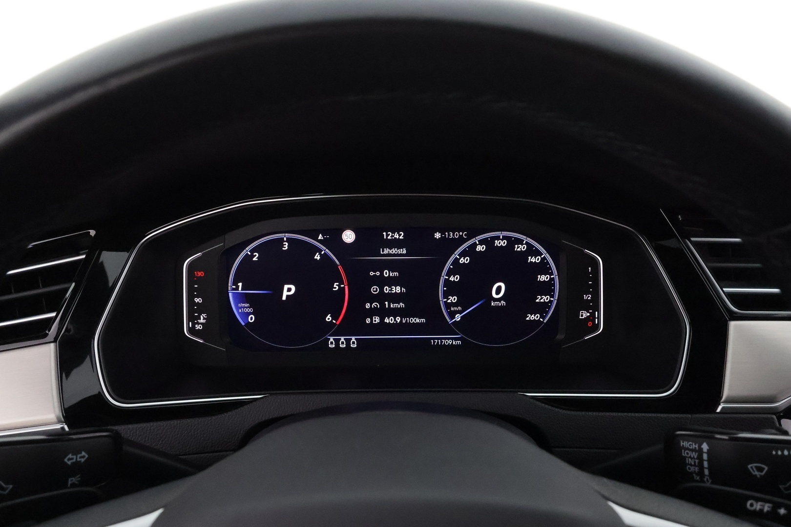 VOLKSWAGEN PASSAT 2023