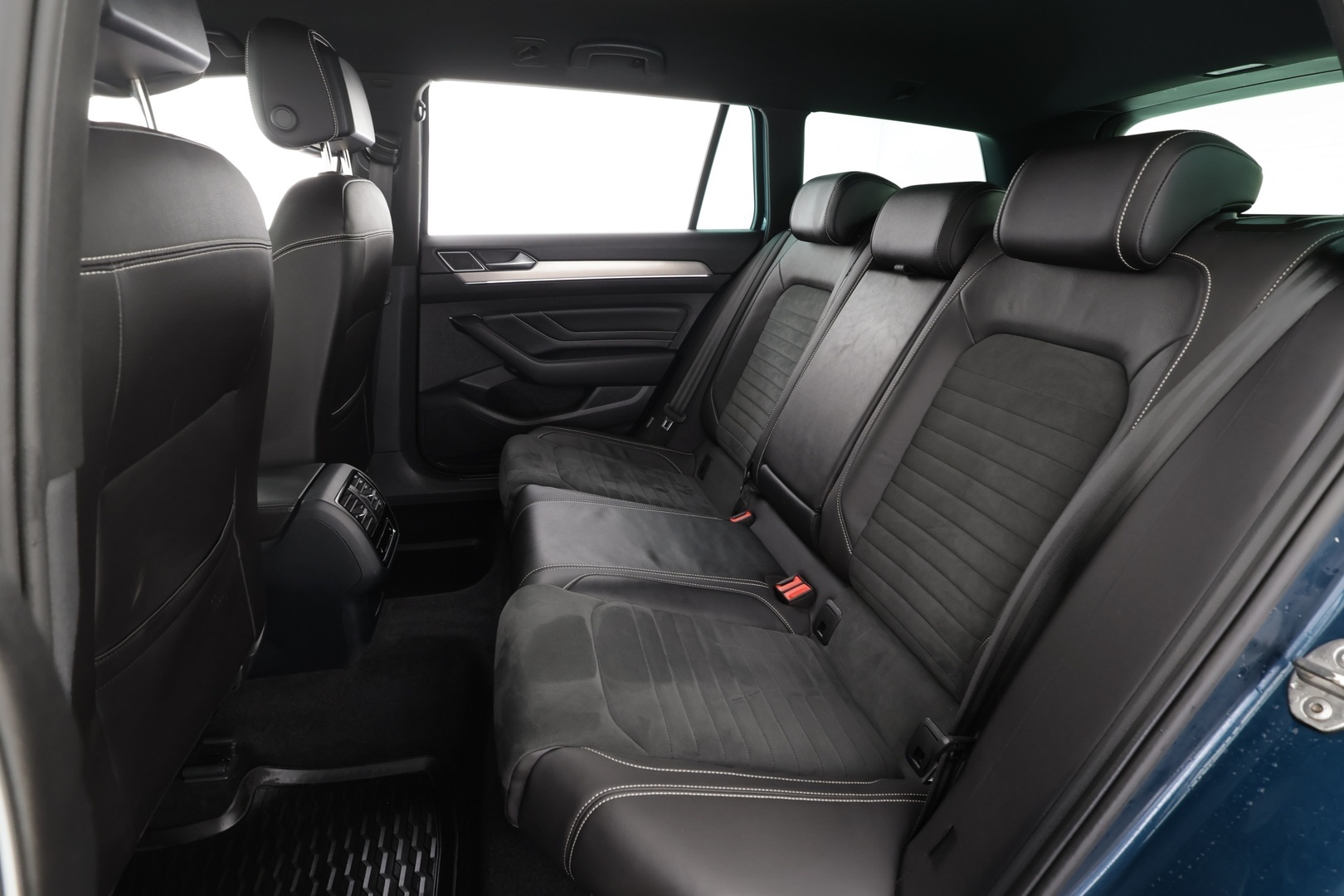 VOLKSWAGEN PASSAT 2023