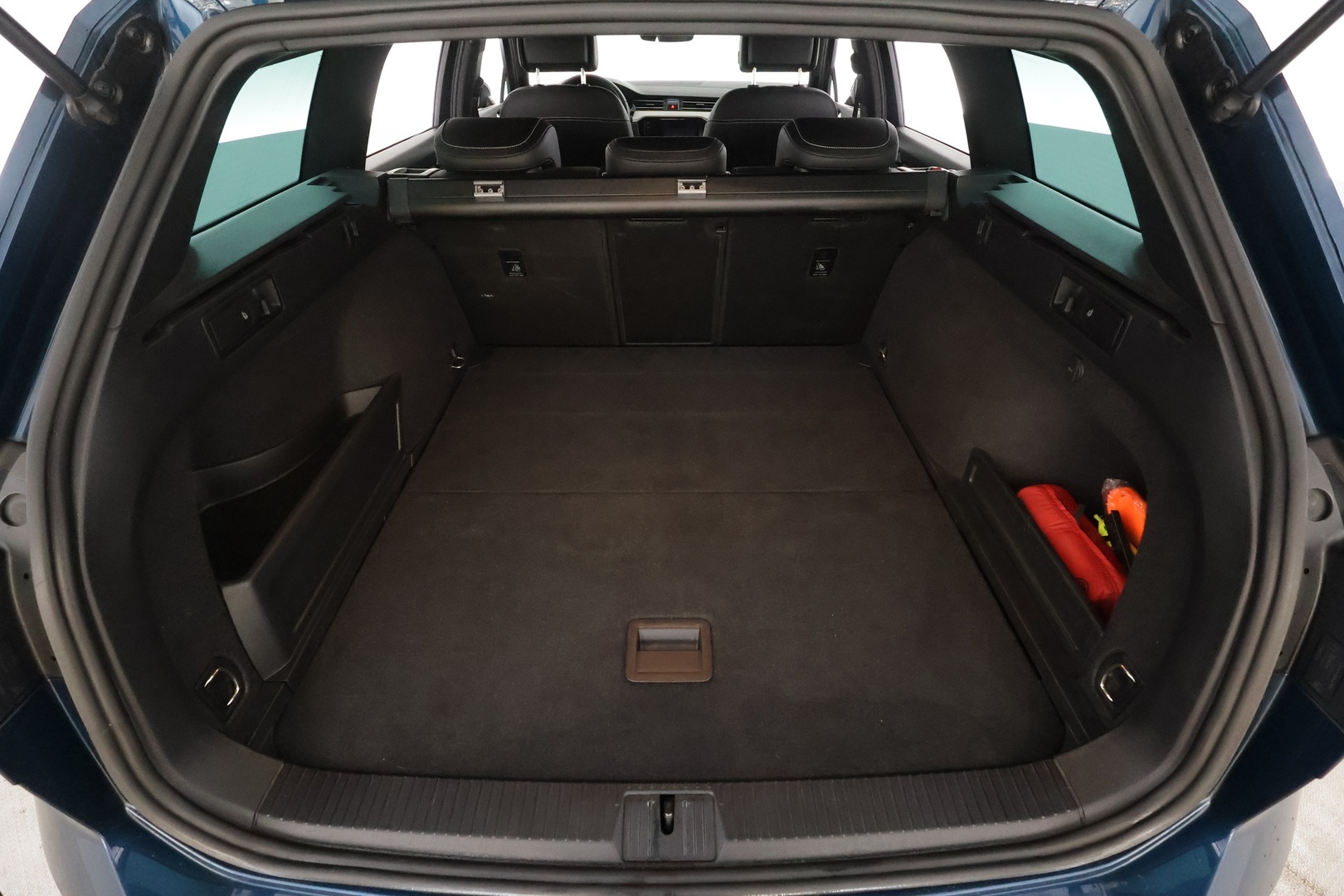 VOLKSWAGEN PASSAT 2023