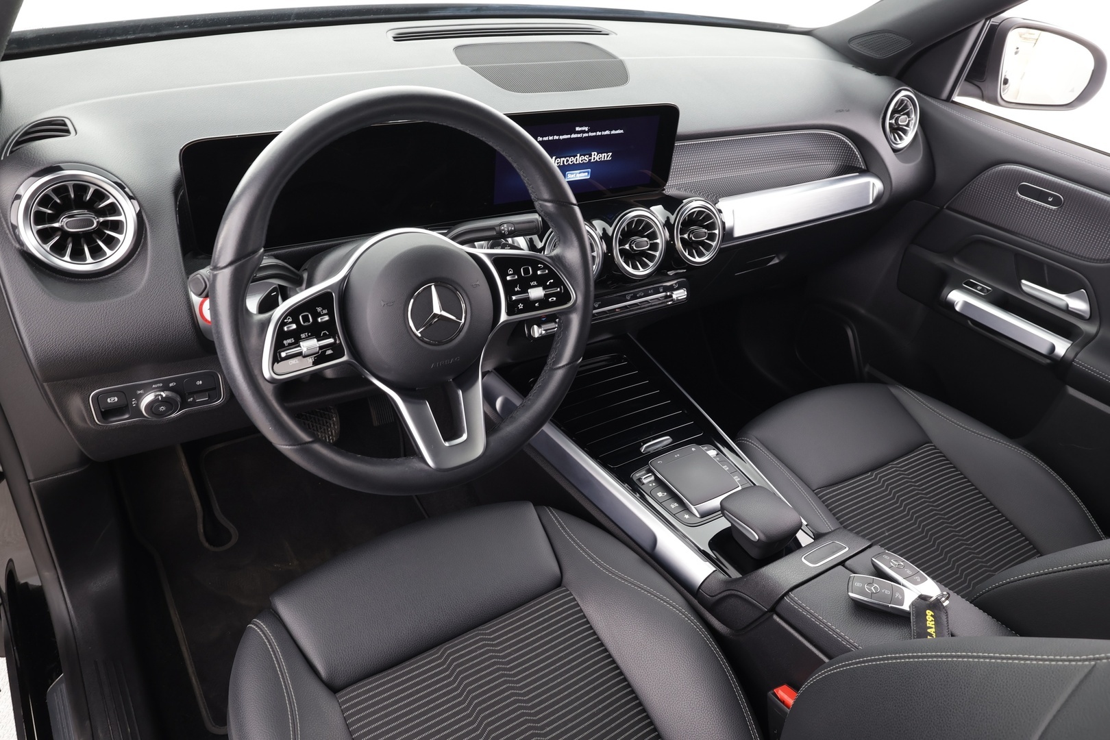 MERCEDES-BENZ EQB 2023