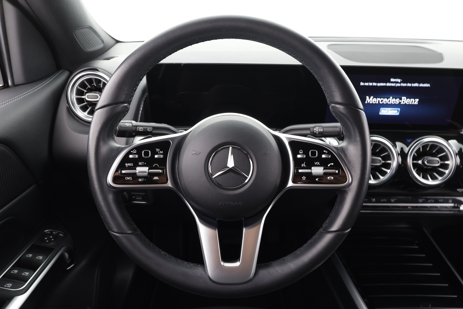 MERCEDES-BENZ EQB 2023