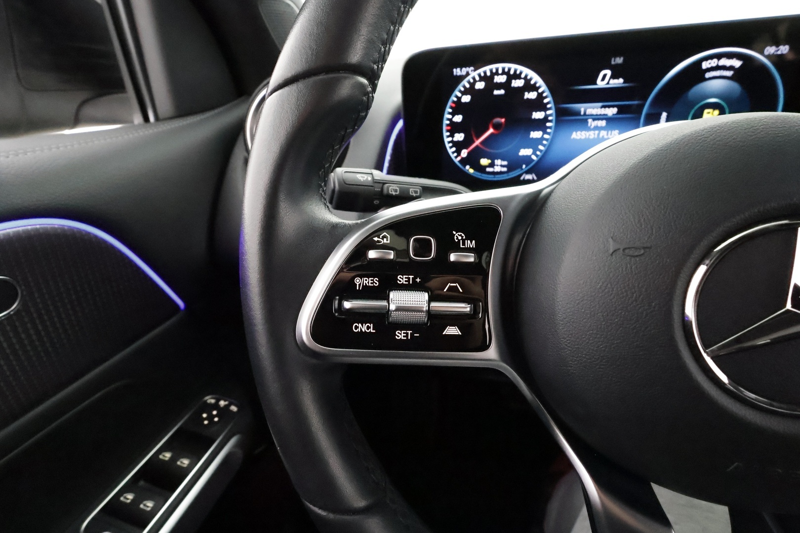MERCEDES-BENZ EQB 2023