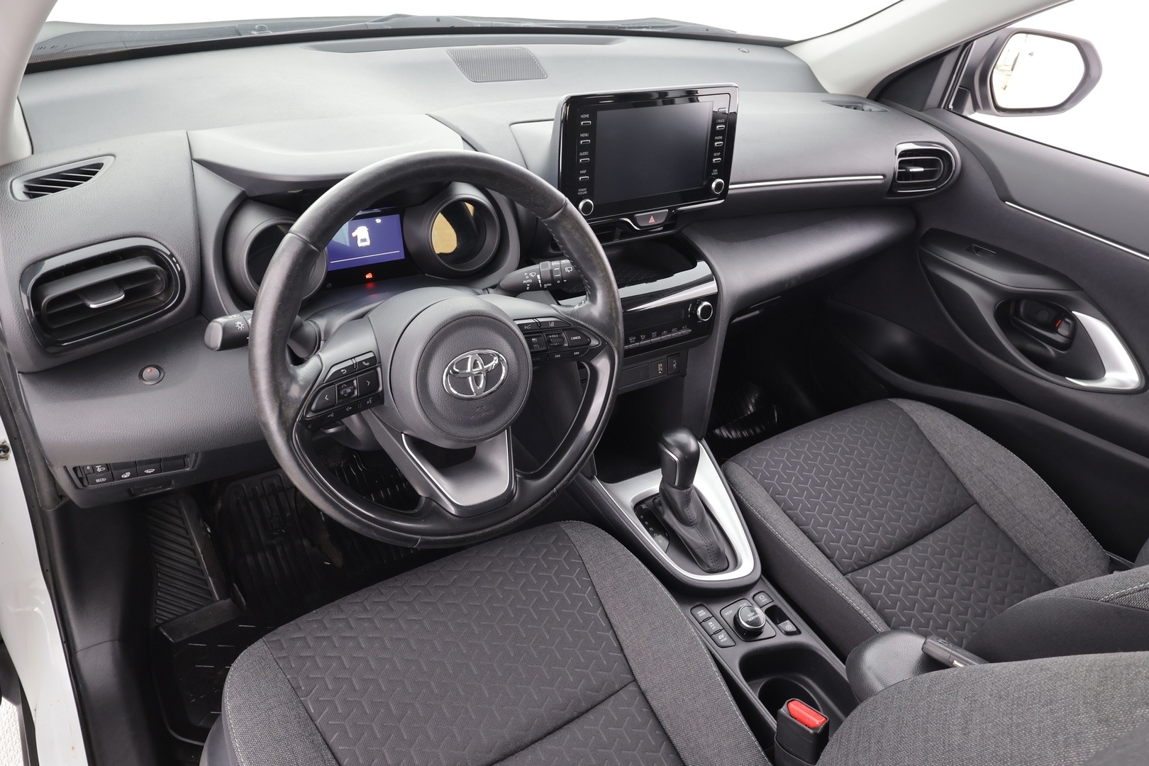 TOYOTA YARIS CROSS 2023