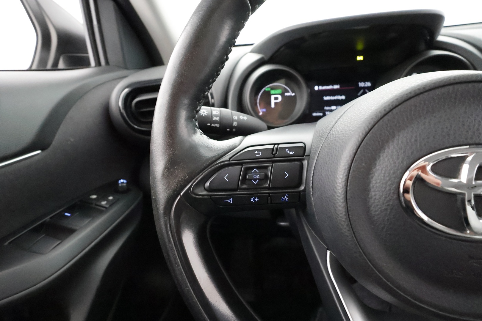 TOYOTA YARIS CROSS 2023