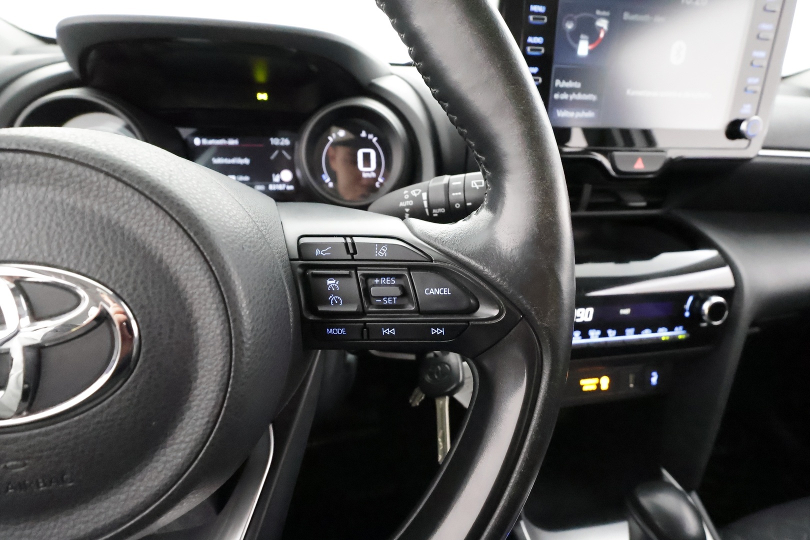 TOYOTA YARIS CROSS 2023