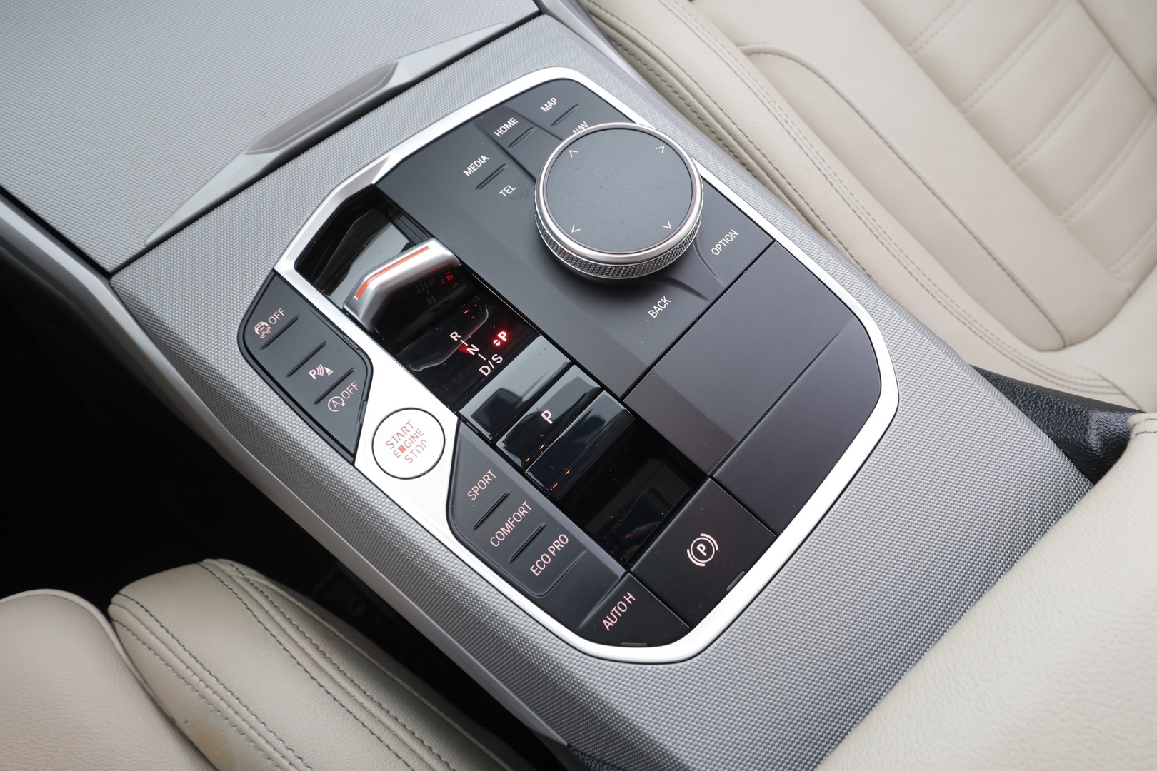 BMW 318 2023