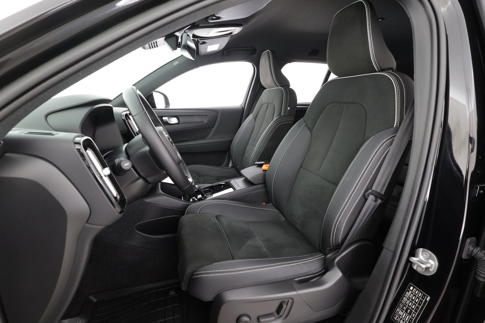 VOLVO XC40 2023
