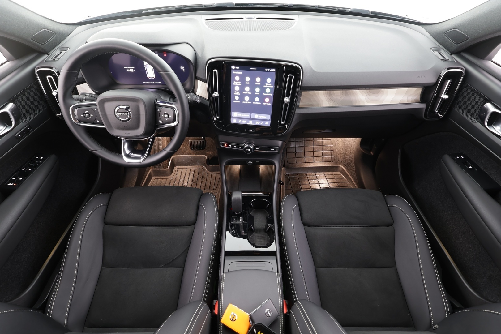 VOLVO XC40 2023