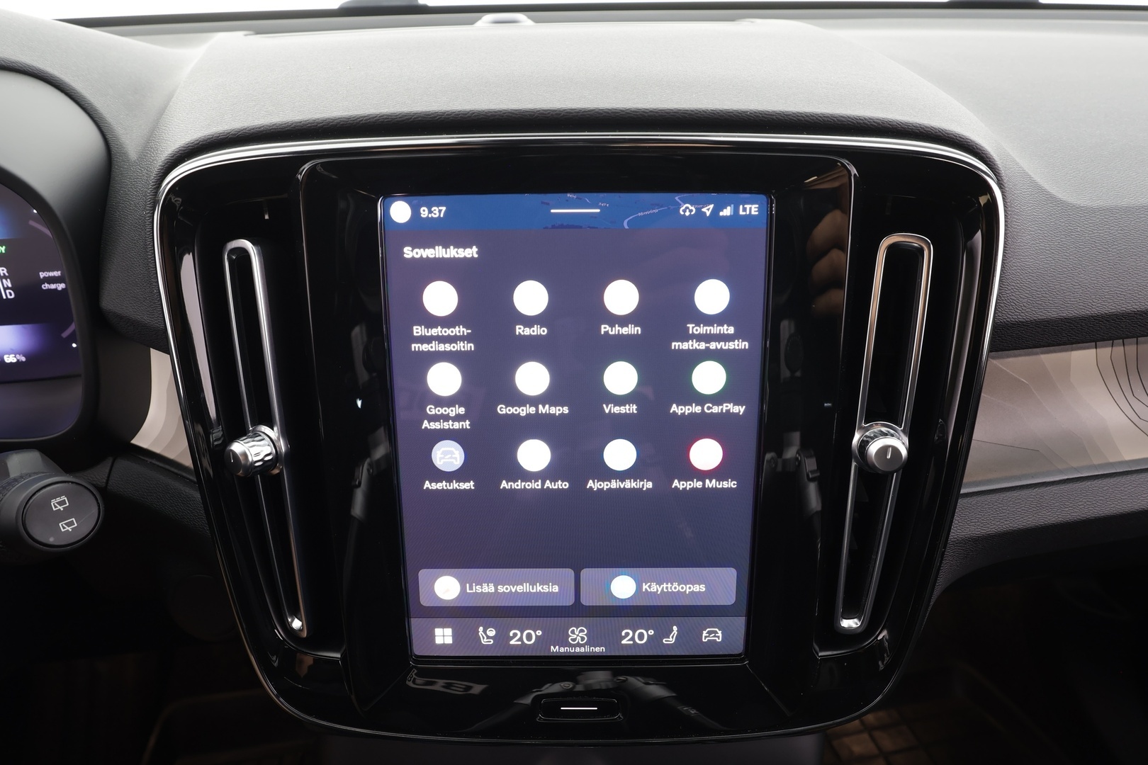 VOLVO XC40 2023