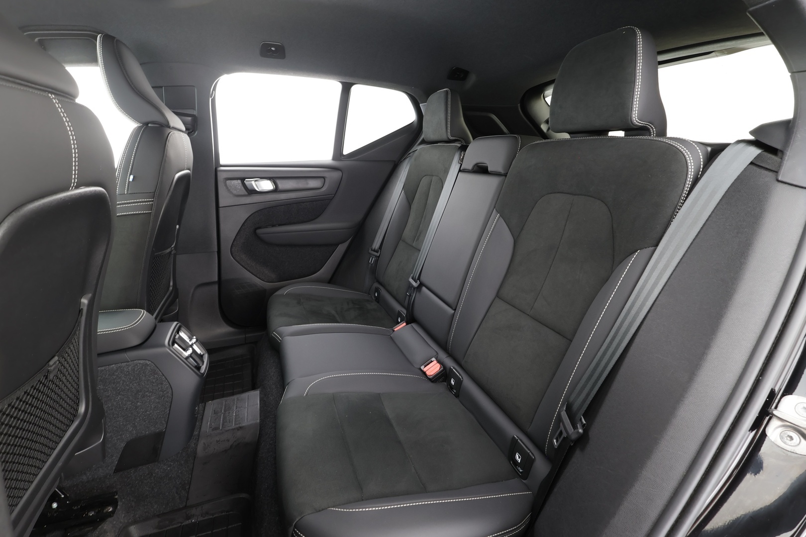 VOLVO XC40 2023
