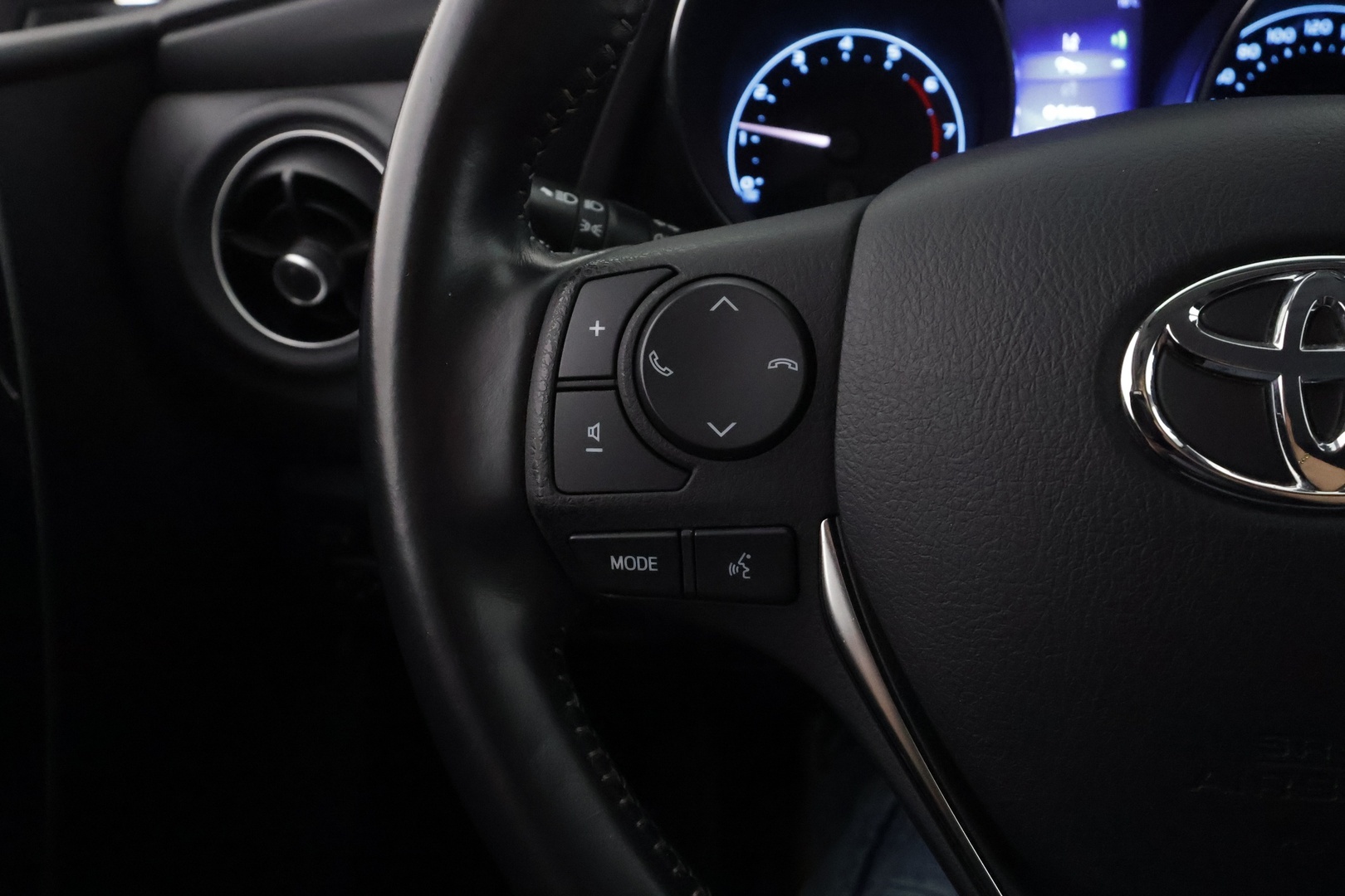 TOYOTA AURIS 2019