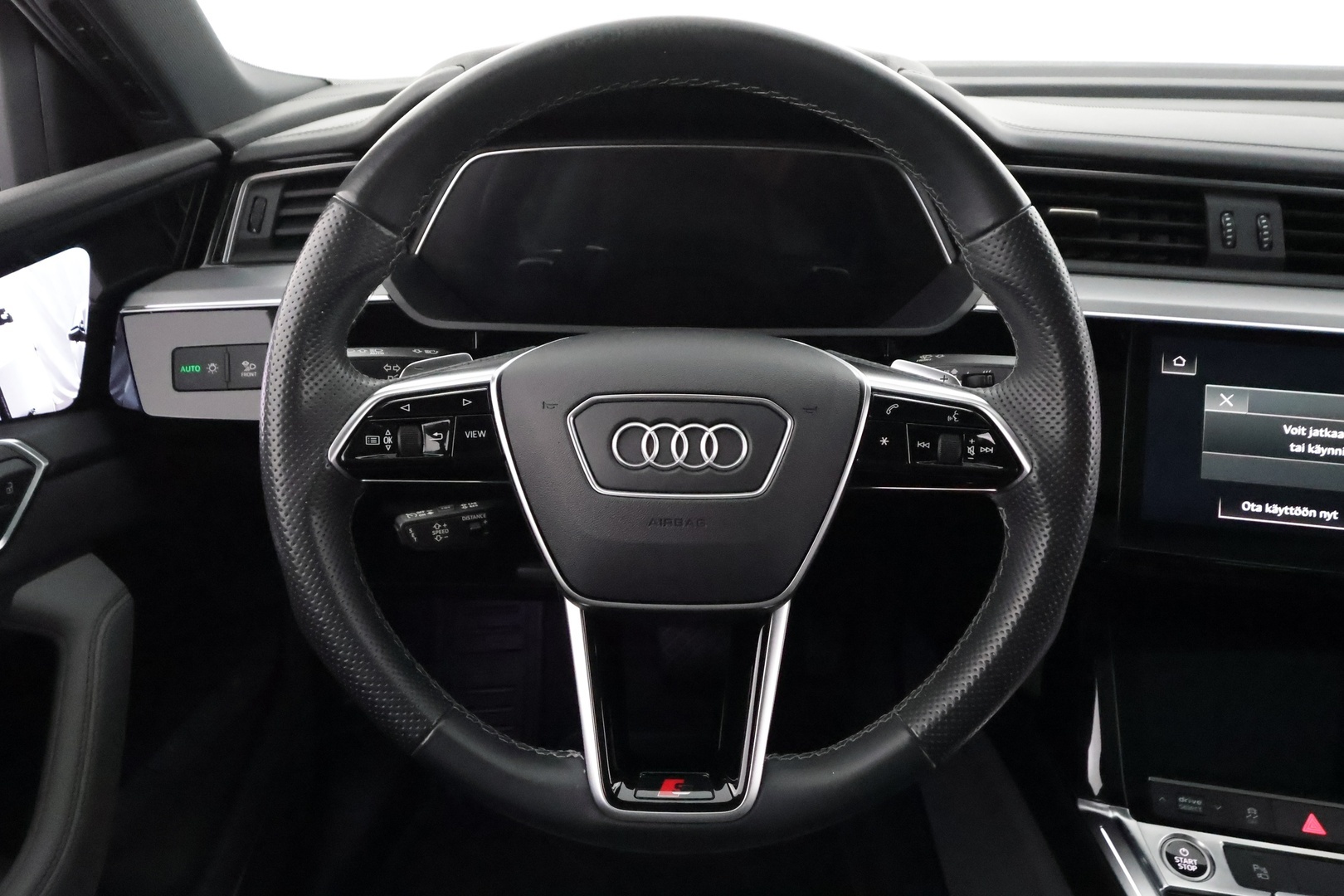 AUDI e-tron 2022