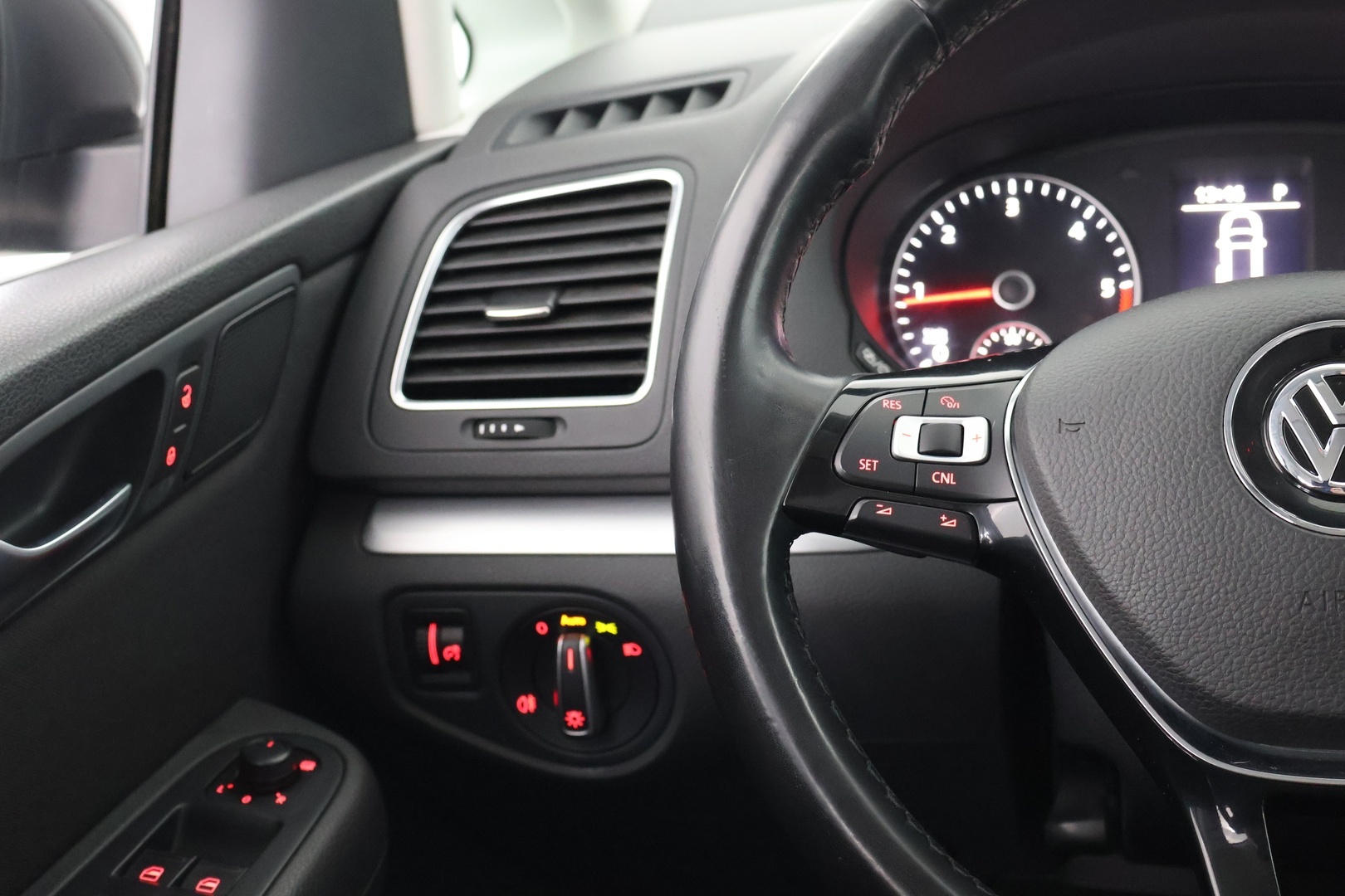 VOLKSWAGEN Sharan 2016