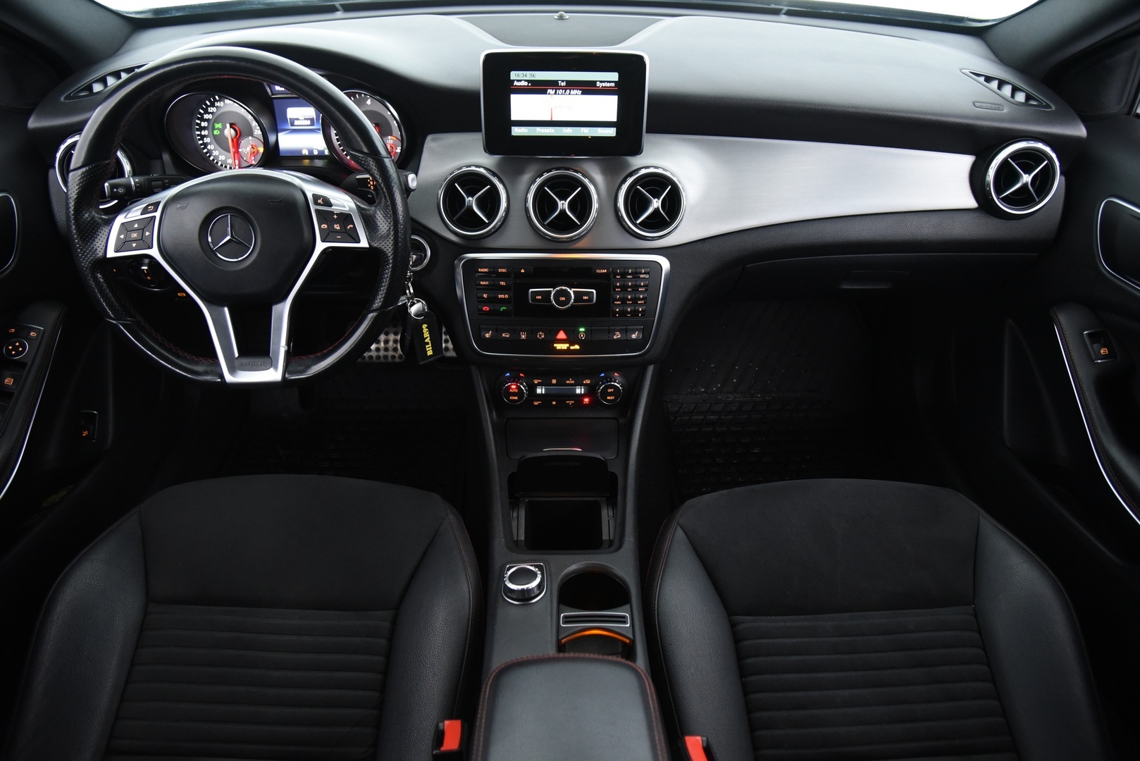 MERCEDES-BENZ GLA 2015