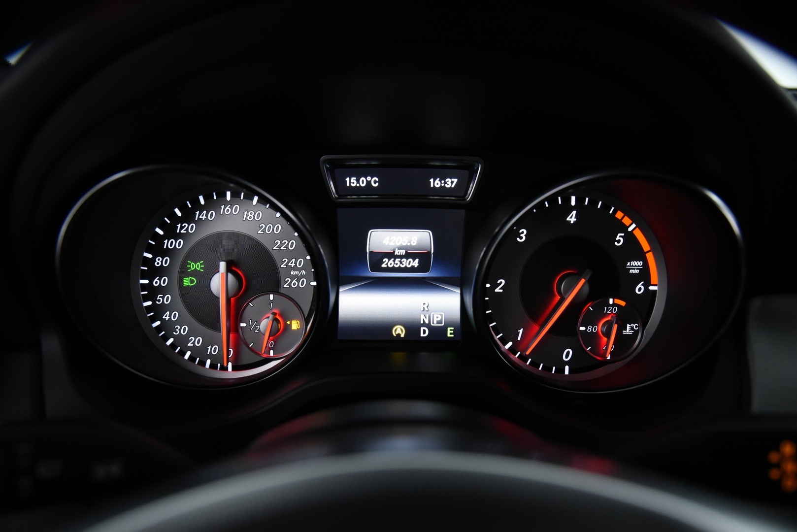 MERCEDES-BENZ GLA 2015