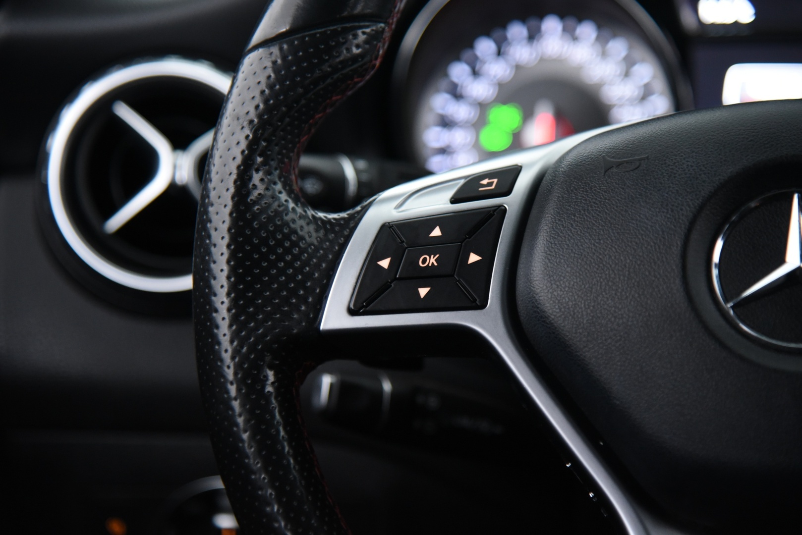 MERCEDES-BENZ GLA 2015