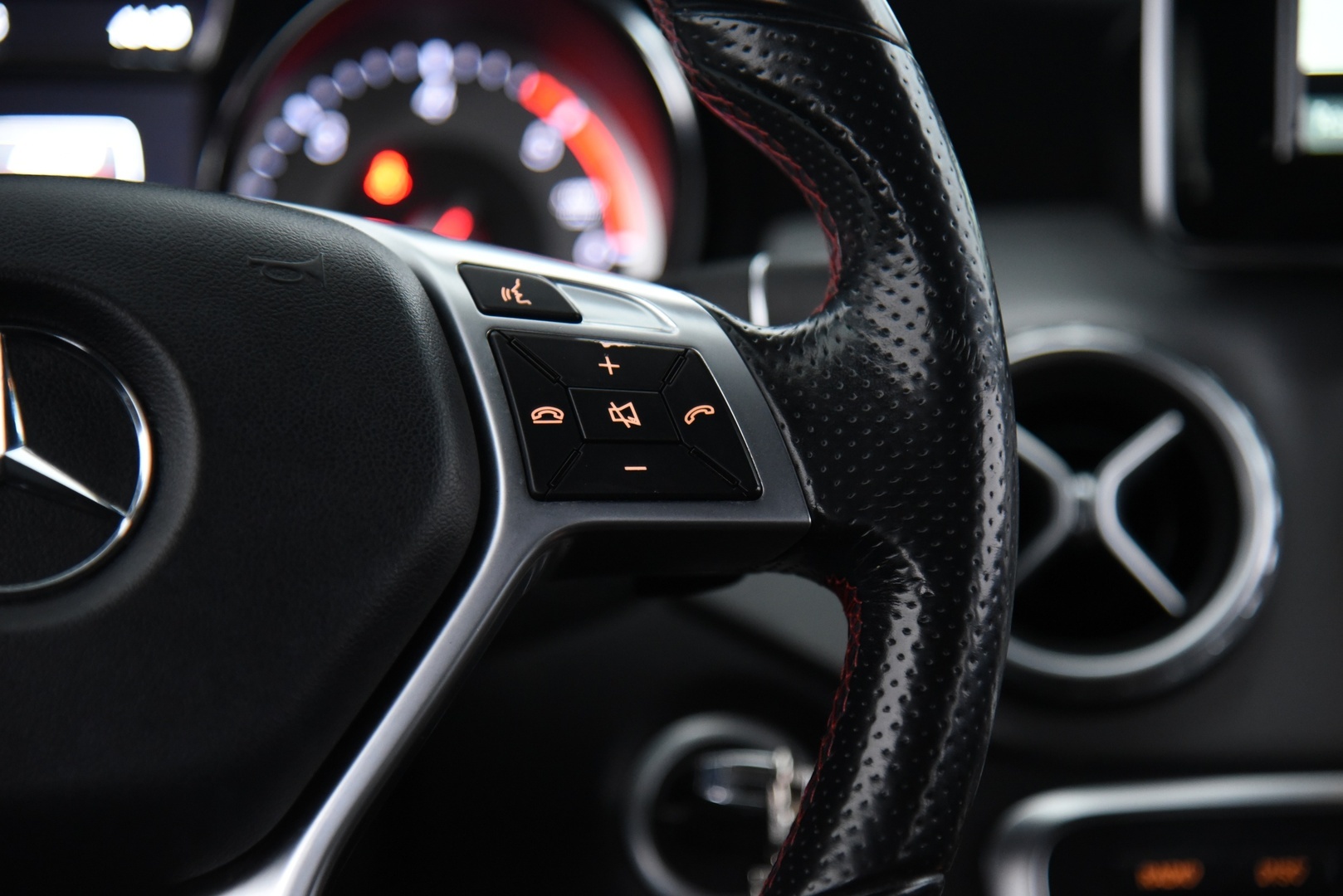 MERCEDES-BENZ GLA 2015