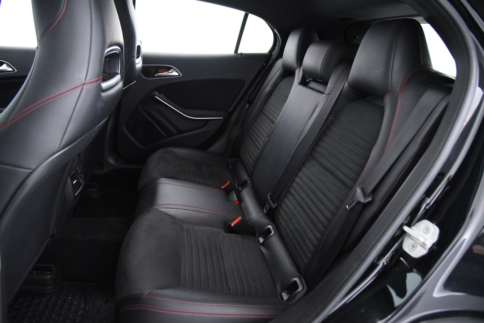 MERCEDES-BENZ GLA 2015