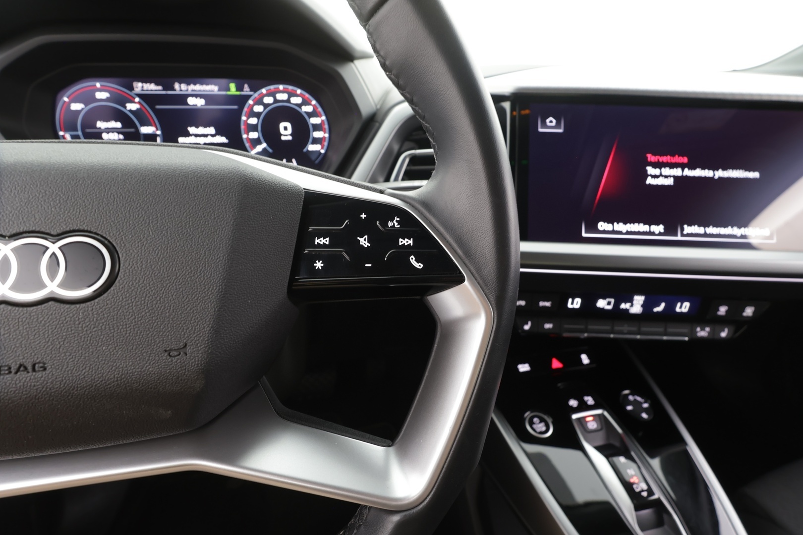 AUDI Q4 e-tron 2023