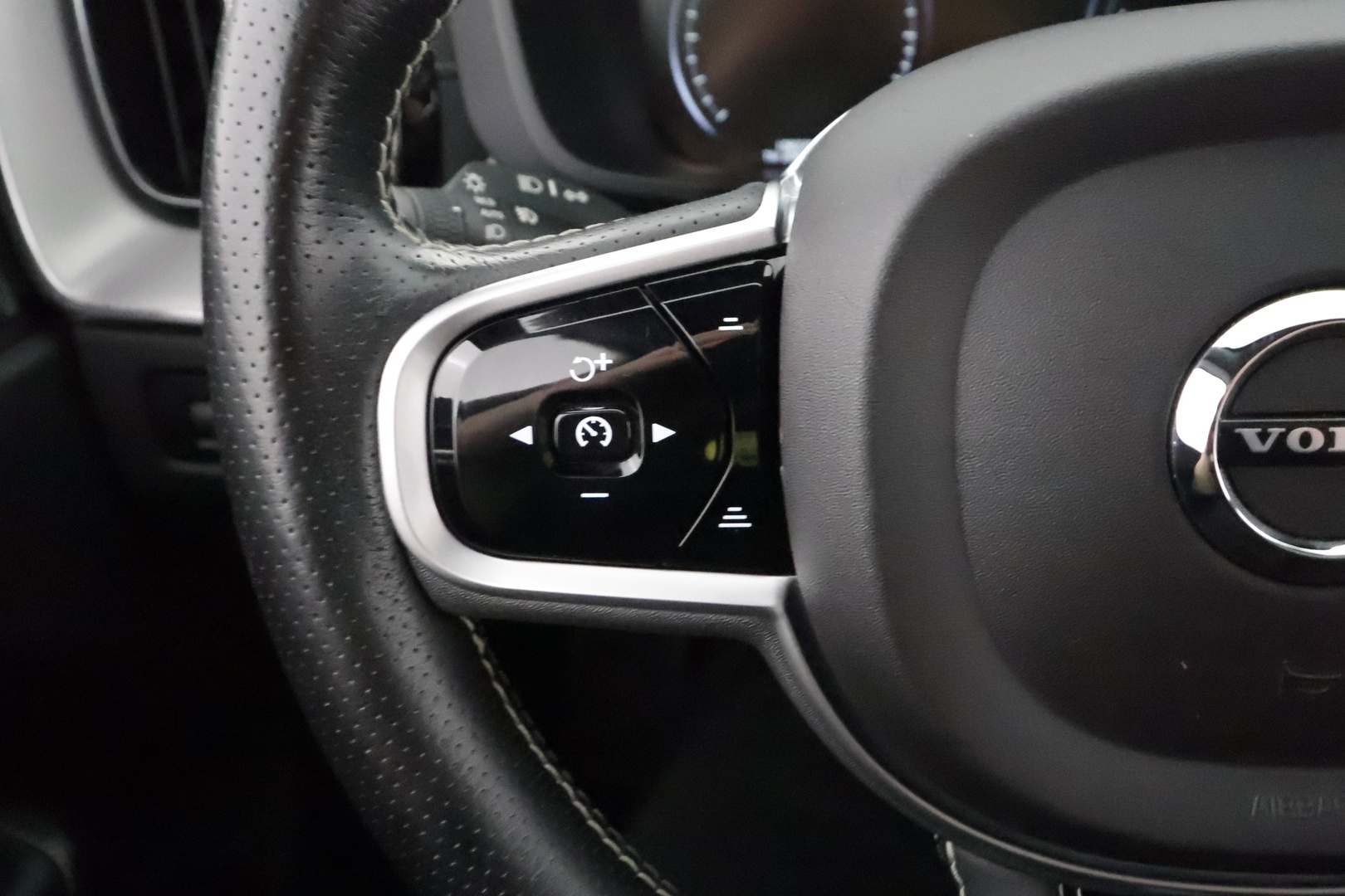 VOLVO XC60 2019