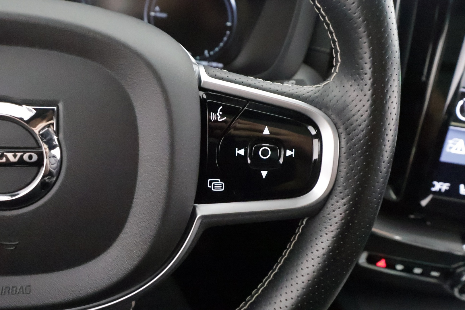 VOLVO XC60 2019