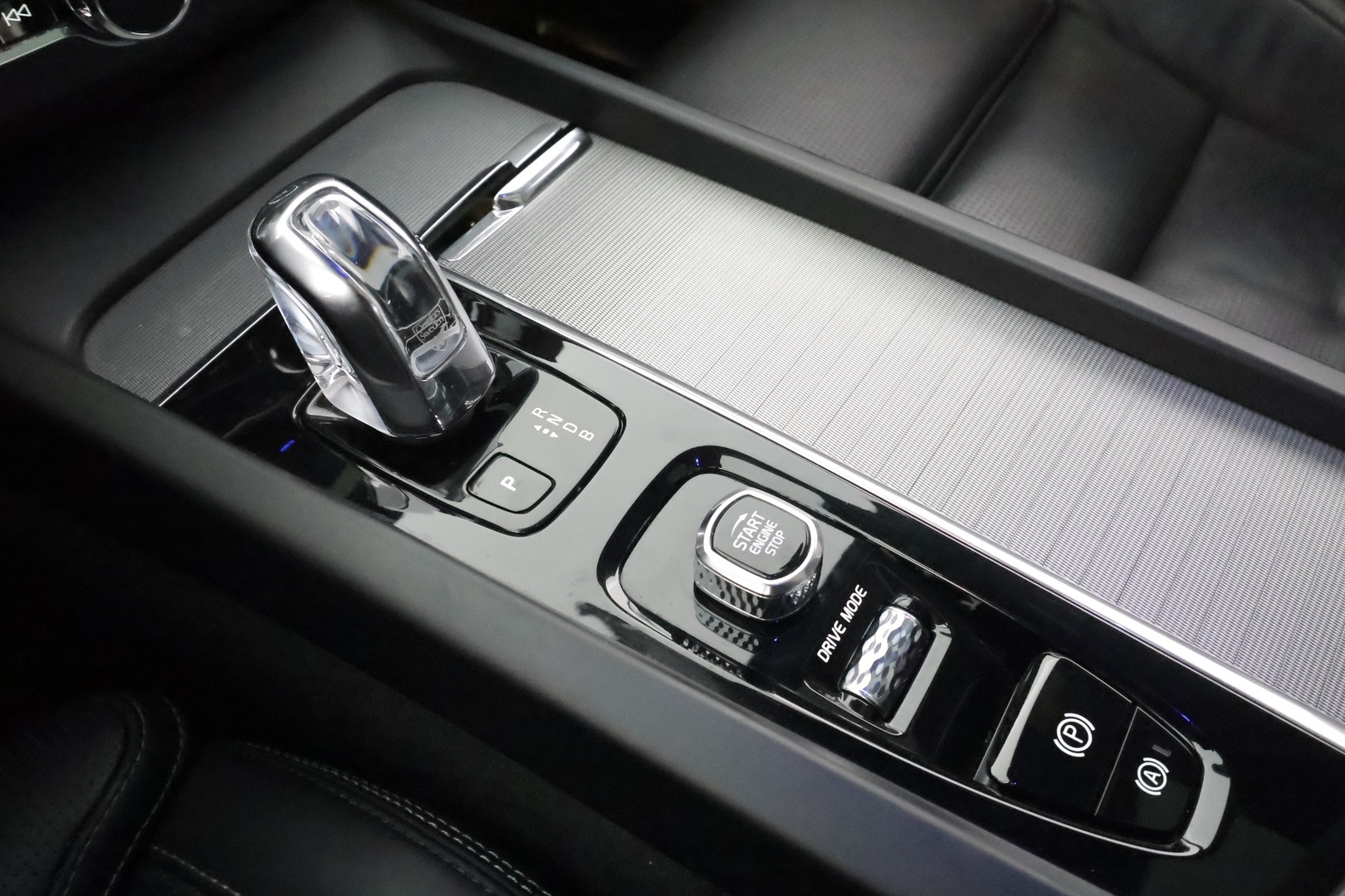 VOLVO XC60 2019