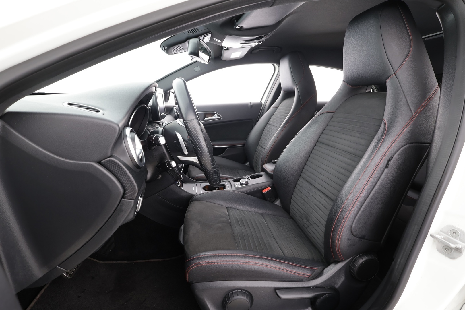 MERCEDES-BENZ A 2016