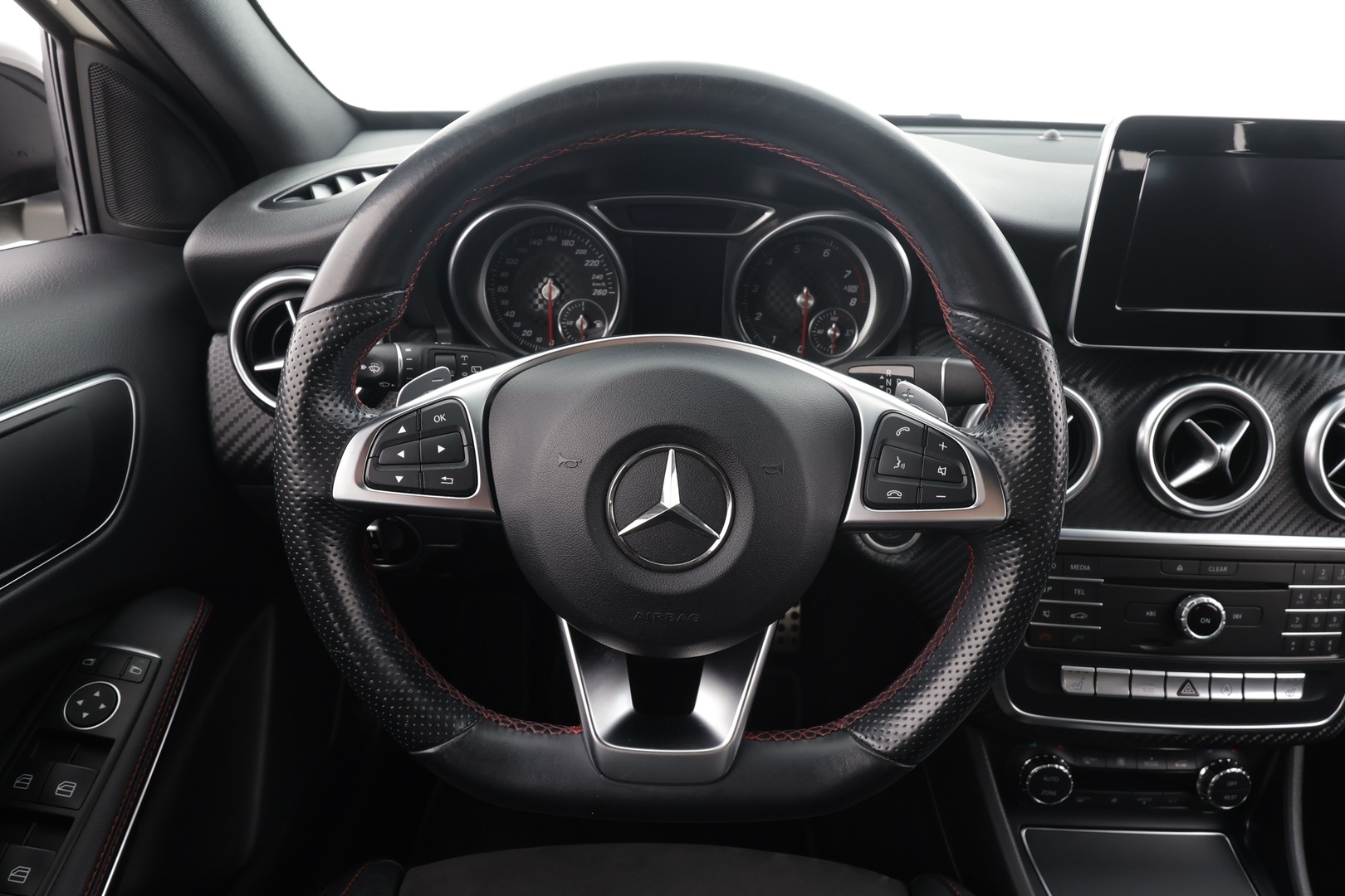 MERCEDES-BENZ A 2016