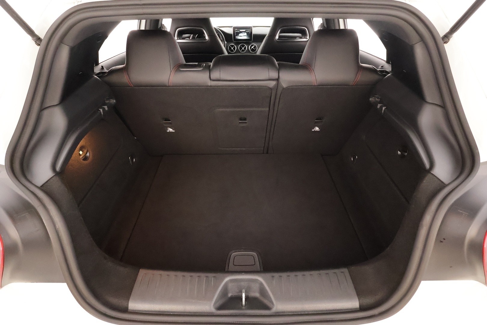 MERCEDES-BENZ A 2016