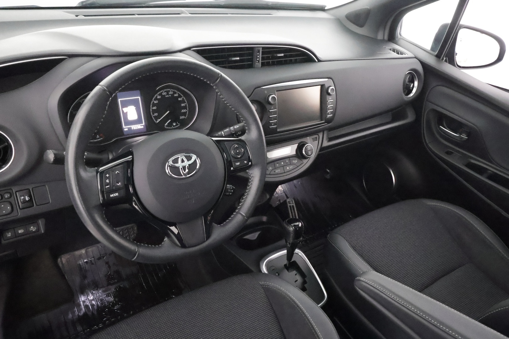 TOYOTA Yaris 2019