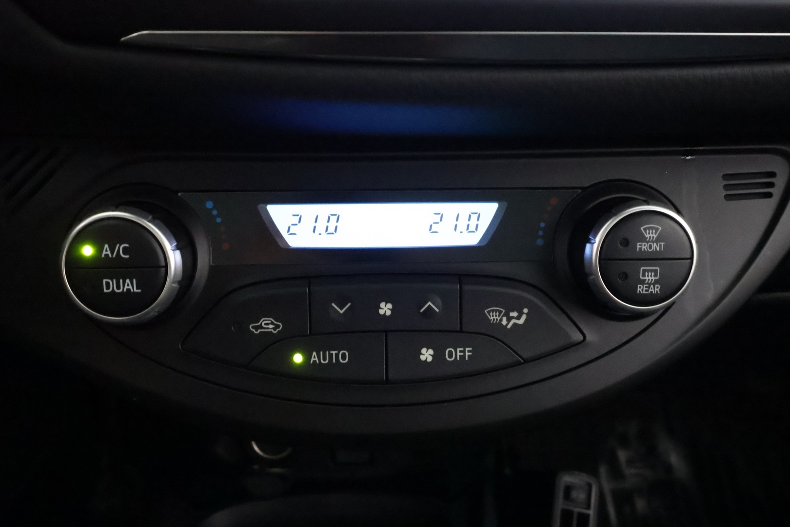TOYOTA Yaris 2019