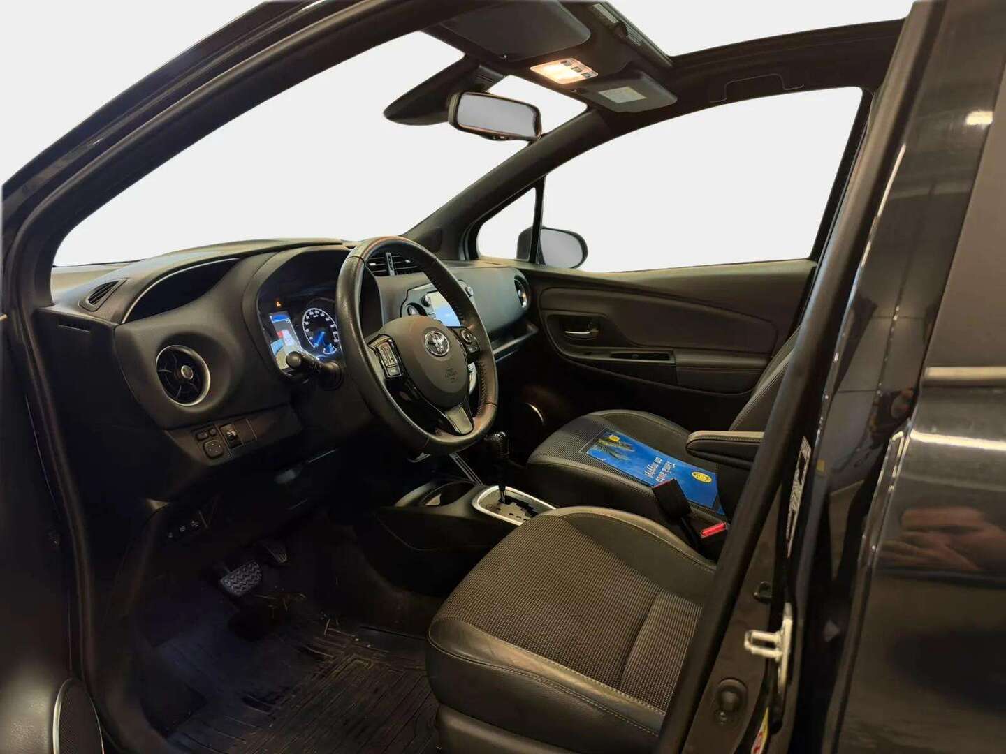 TOYOTA Yaris 2019
