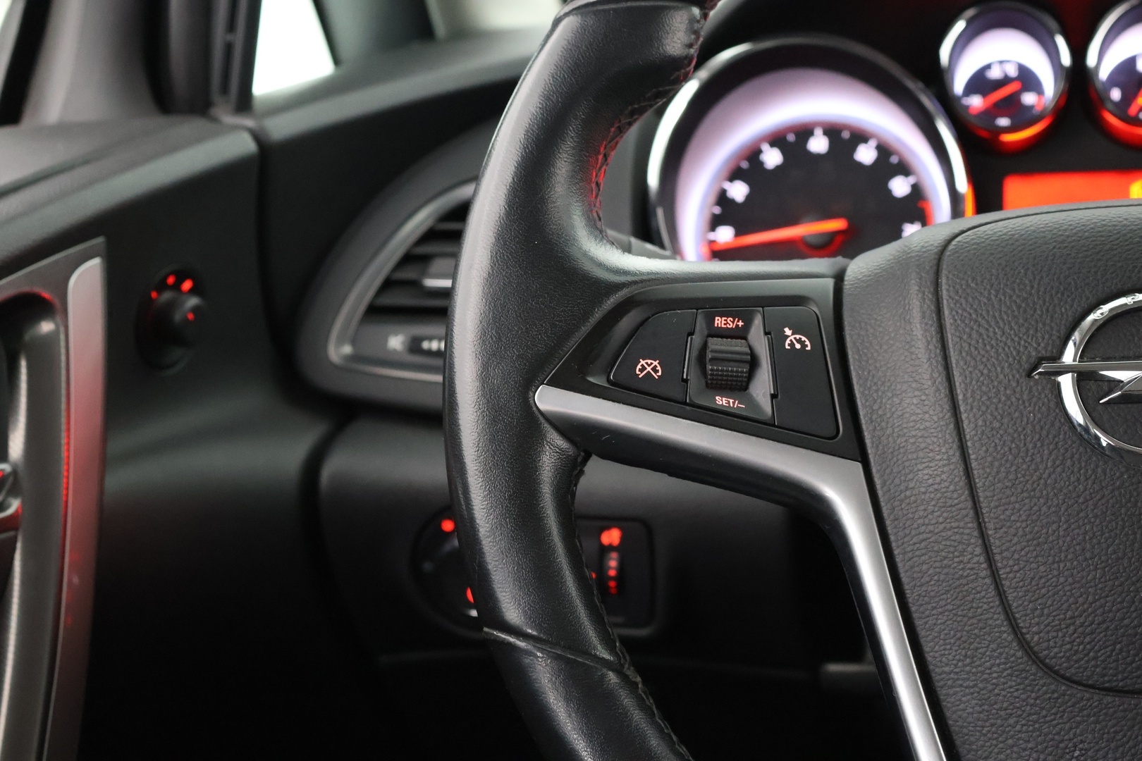 OPEL Astra 2011
