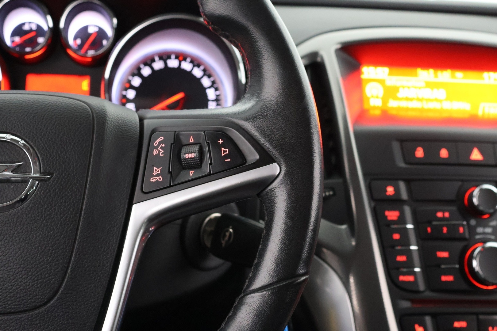 OPEL Astra 2011