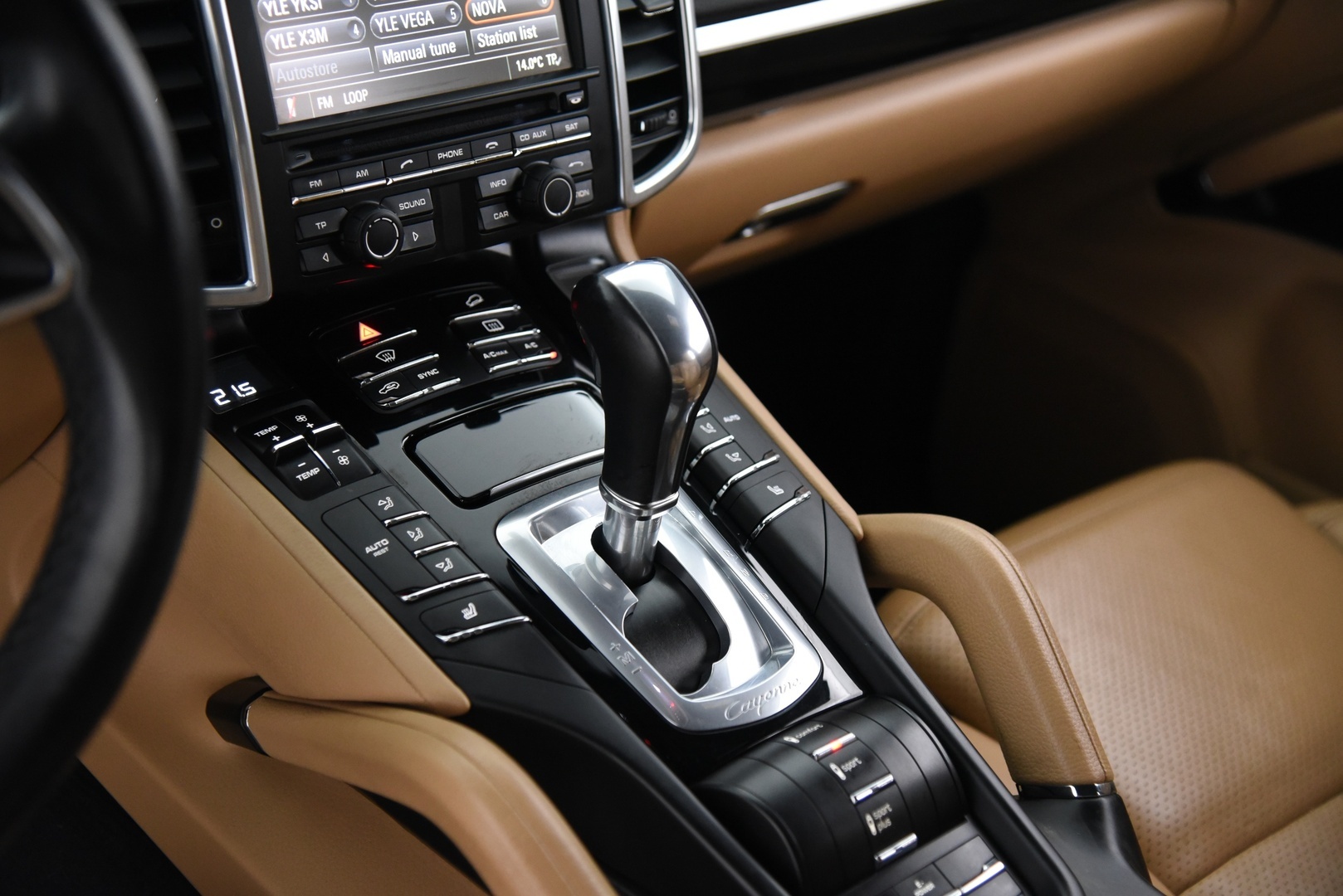 PORSCHE Cayenne 2015