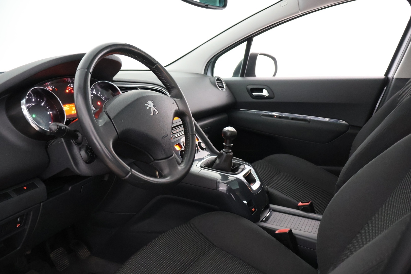PEUGEOT 5008 2015