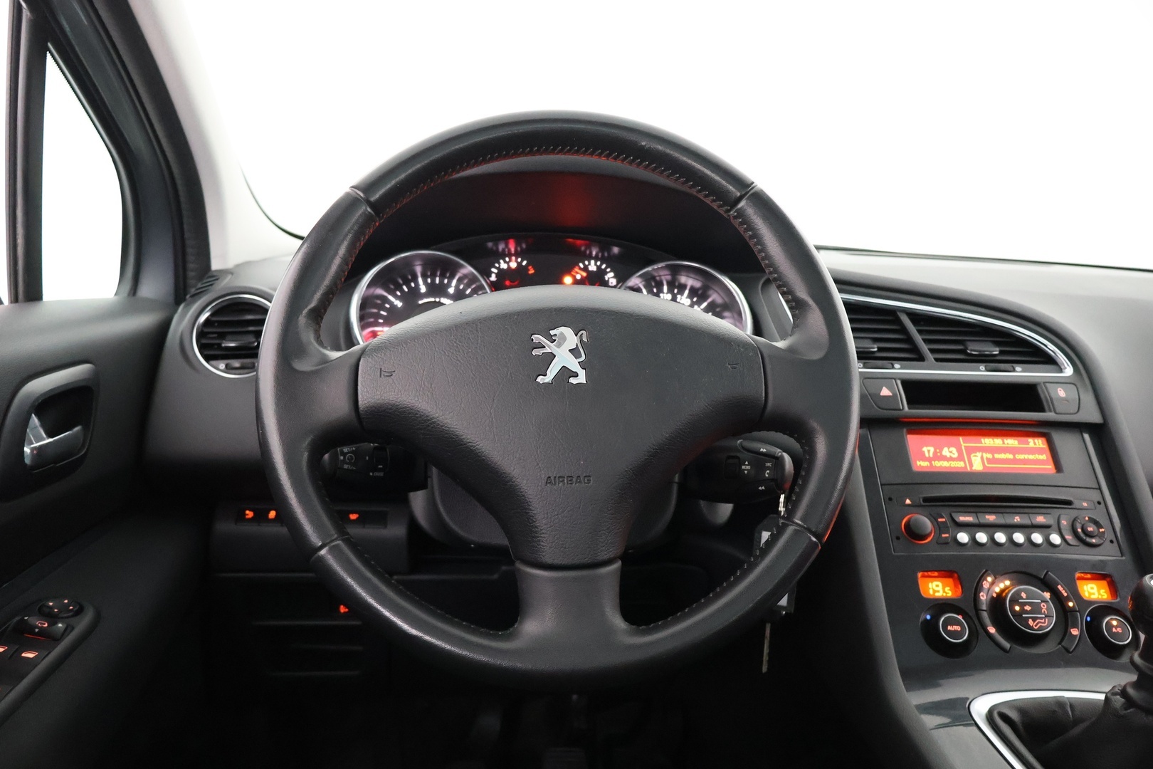 PEUGEOT 5008 2015