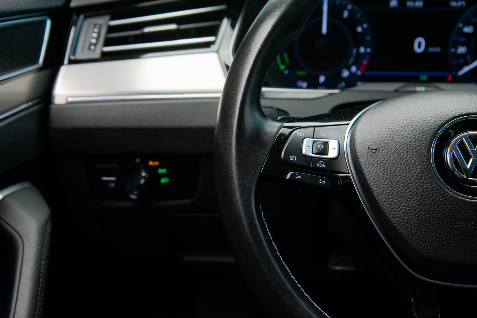 VOLKSWAGEN PASSAT 2018