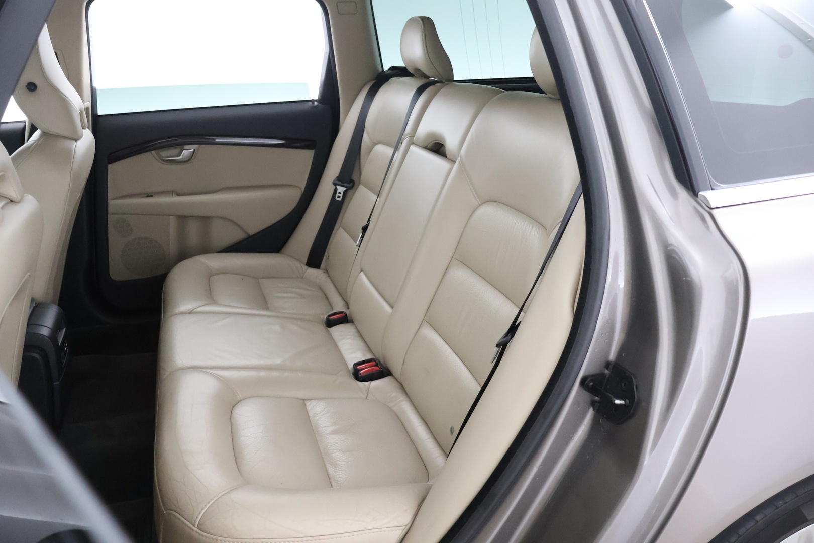 VOLVO V70 2010