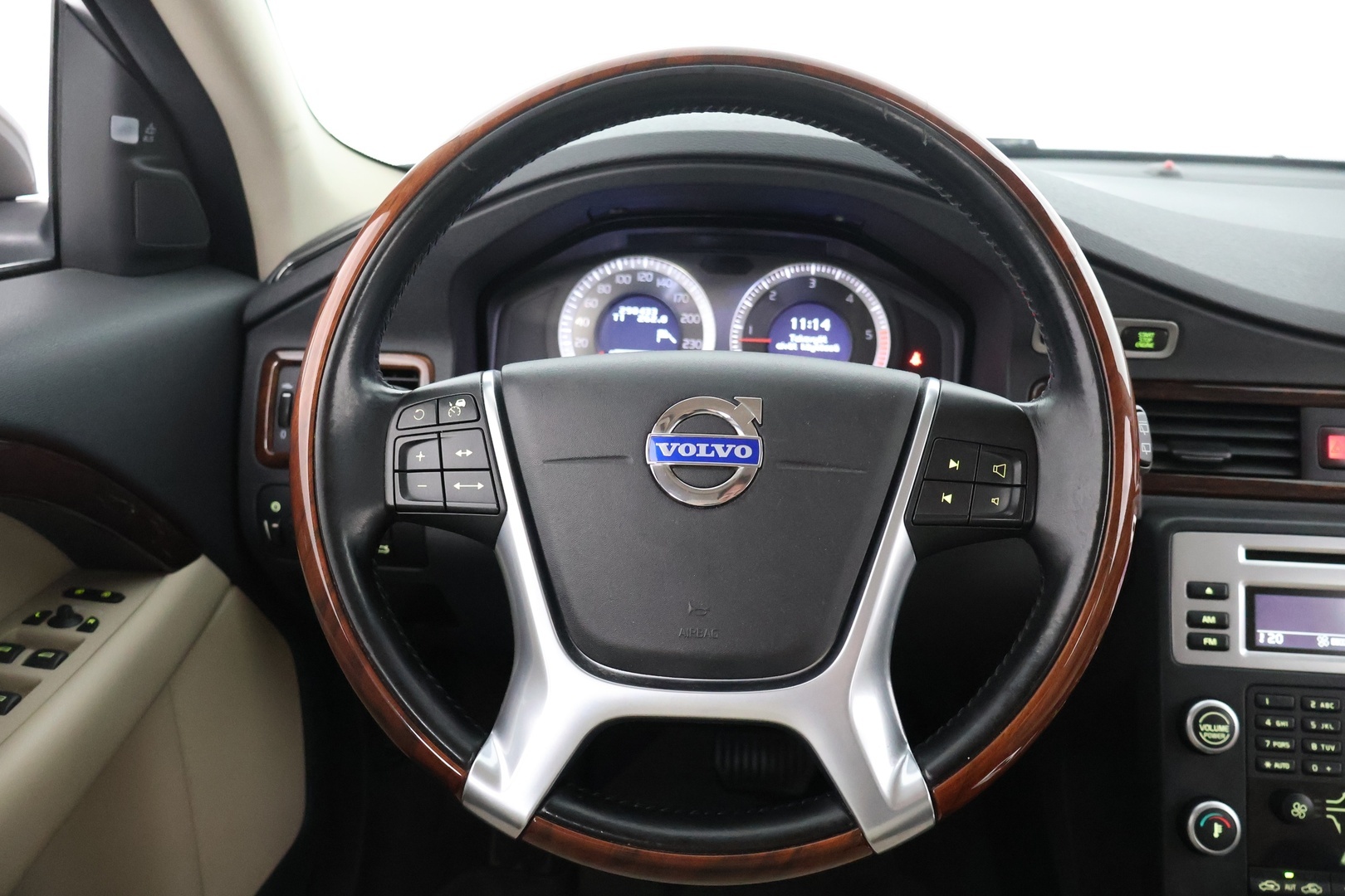 VOLVO V70 2010