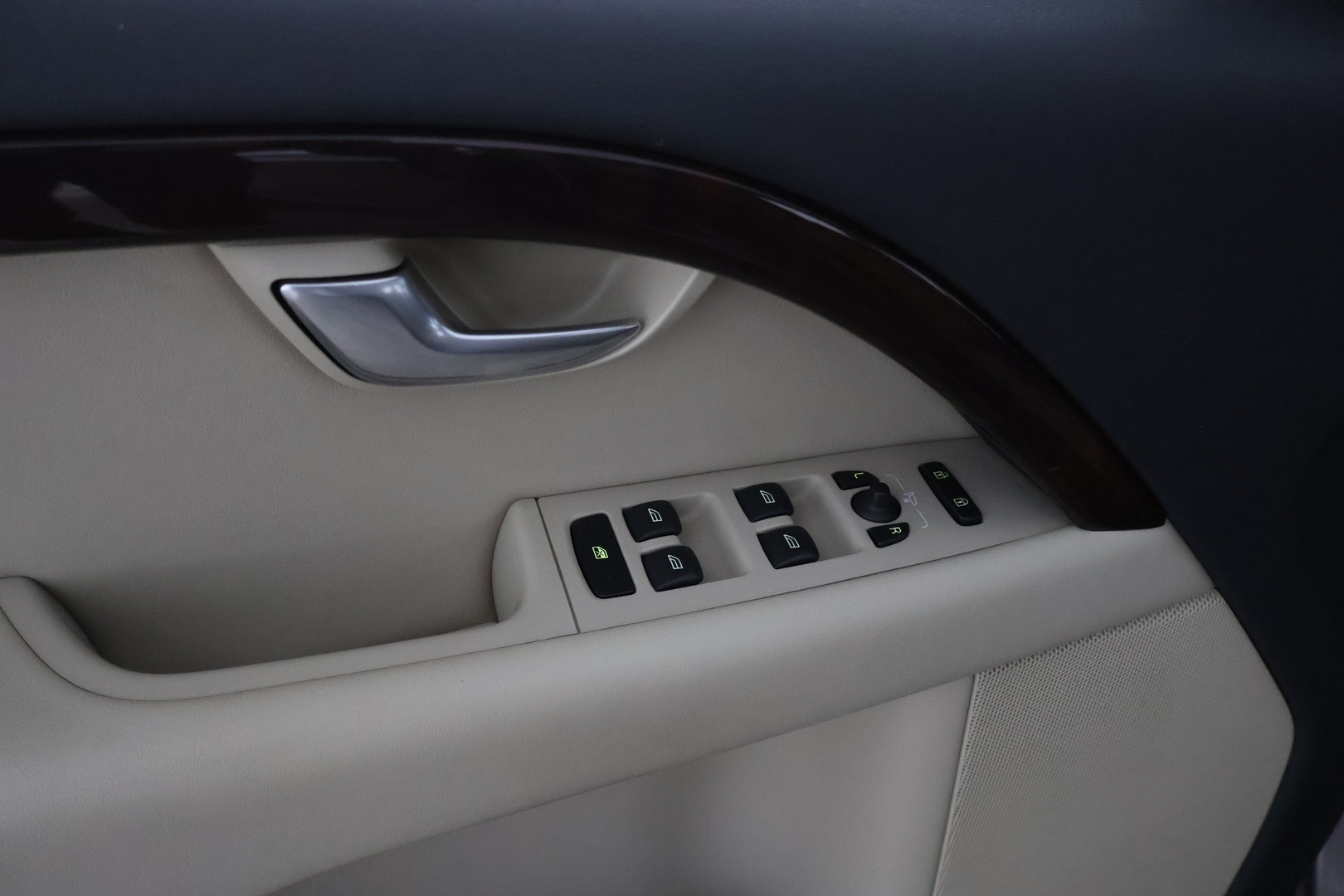 VOLVO V70 2010
